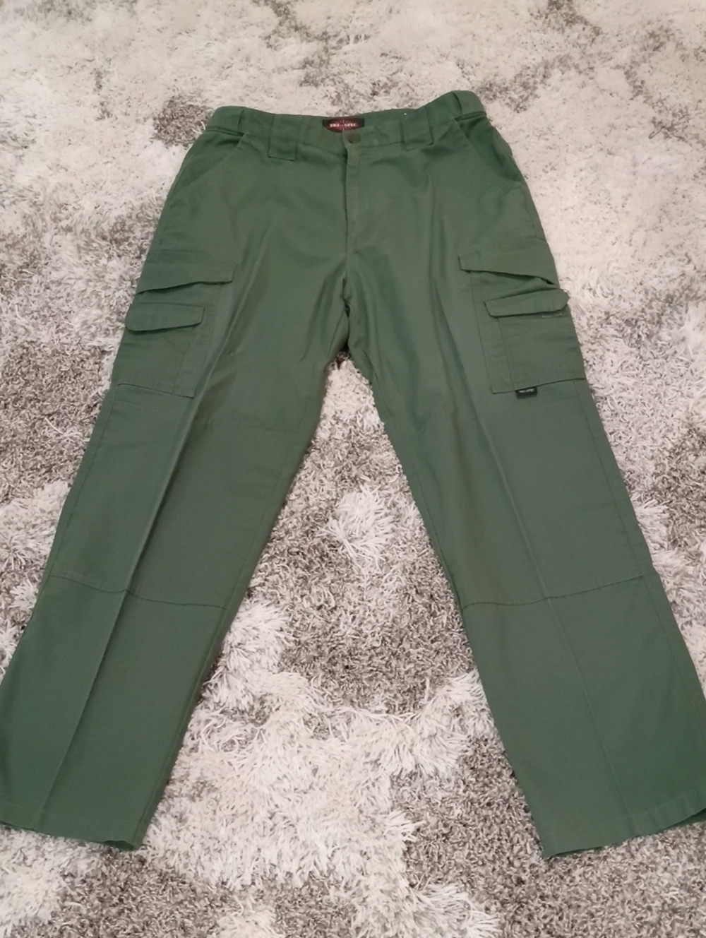 Men's Olive Green Cargo Pants with Multi-Pocket Utility Design